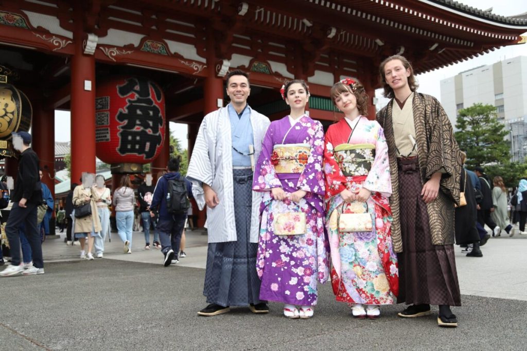 What are traditional Japanese clothes called?